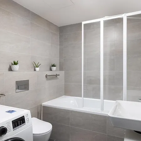 Stay2Gether Japandi Homestay For 4 - Metro B Luka Prague Exterior photo